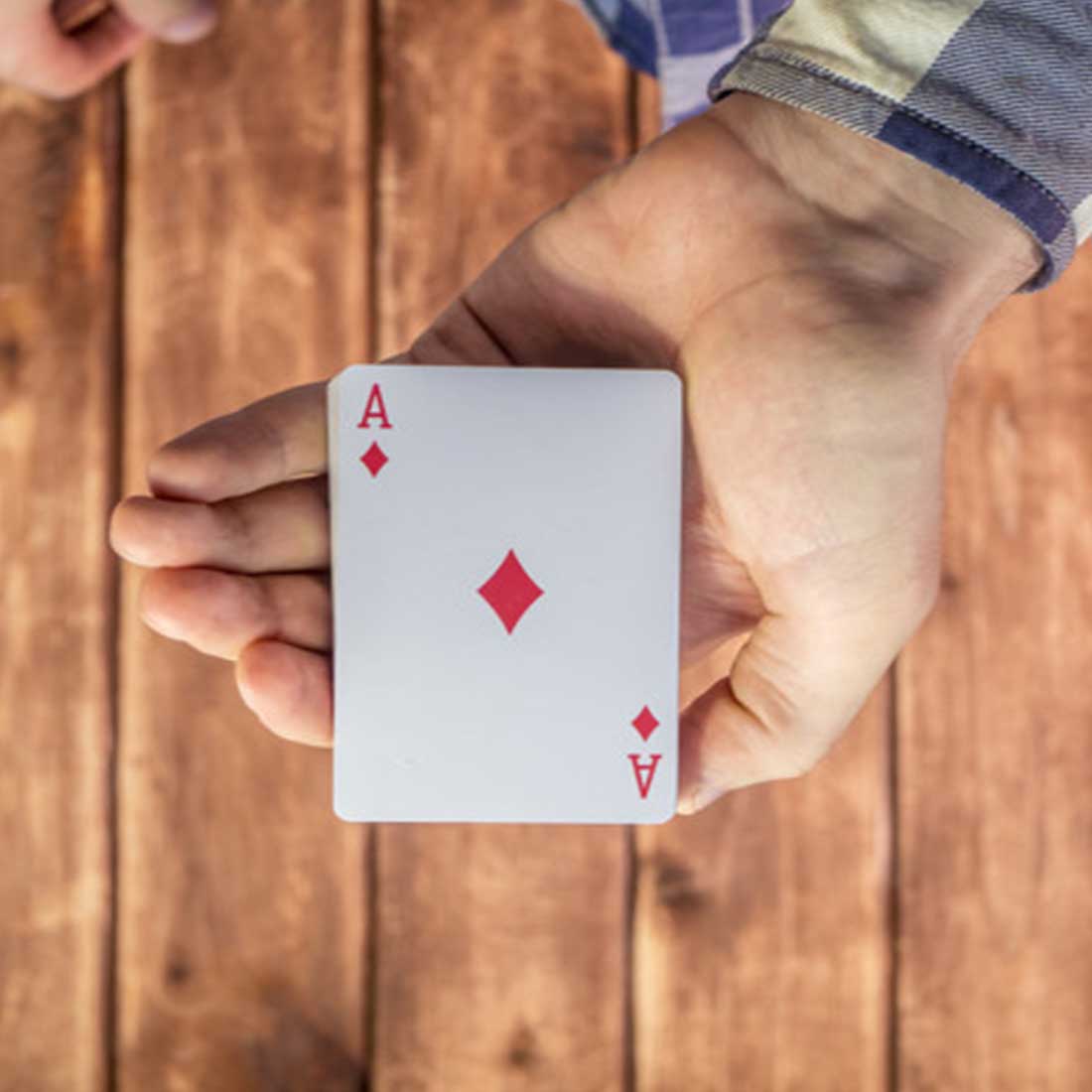 Autorizar dolor de cabeza Girar 3 trucos de magia con cartas para principiantes |Estoesmagia