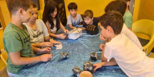niños-jugando-campamento niños-jugando-campamento